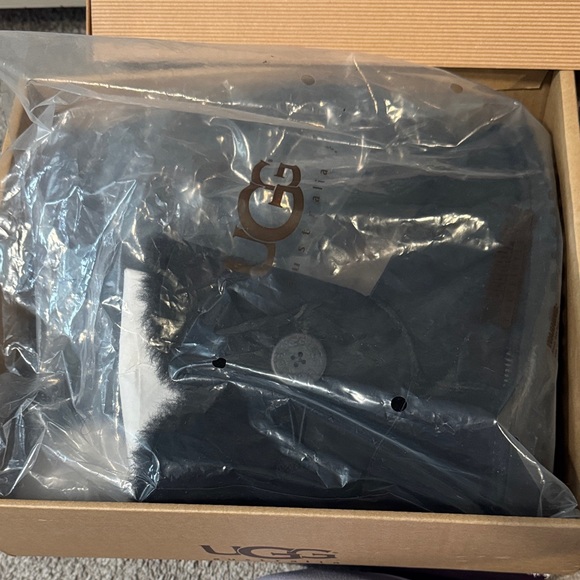 UGG Black Boots UGG Bailey Button II - Picture 1 of 7